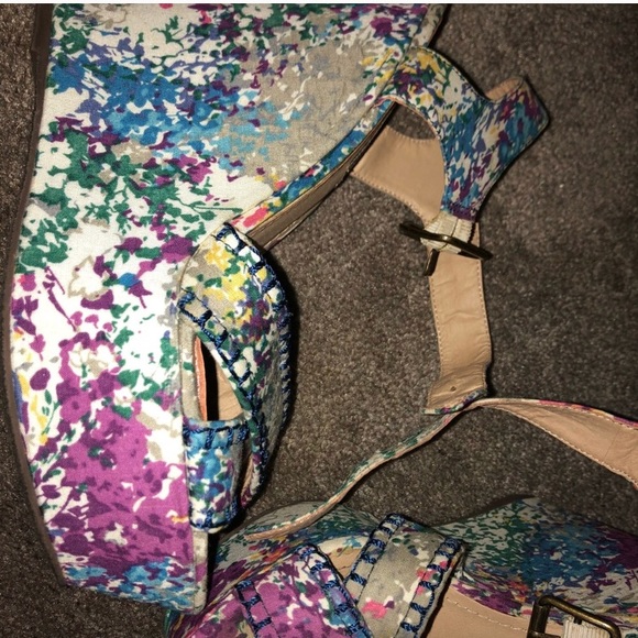 Steve Madden Floral Wedges - Picture 2 of 3